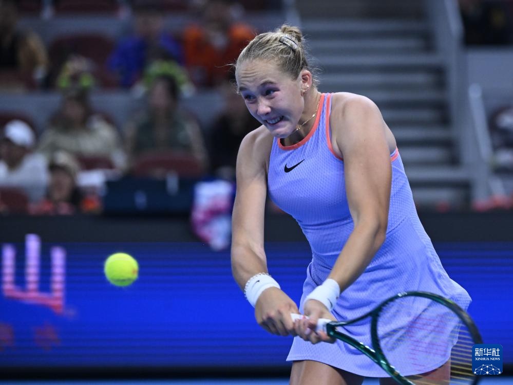 杯高高举起 杯高高举起