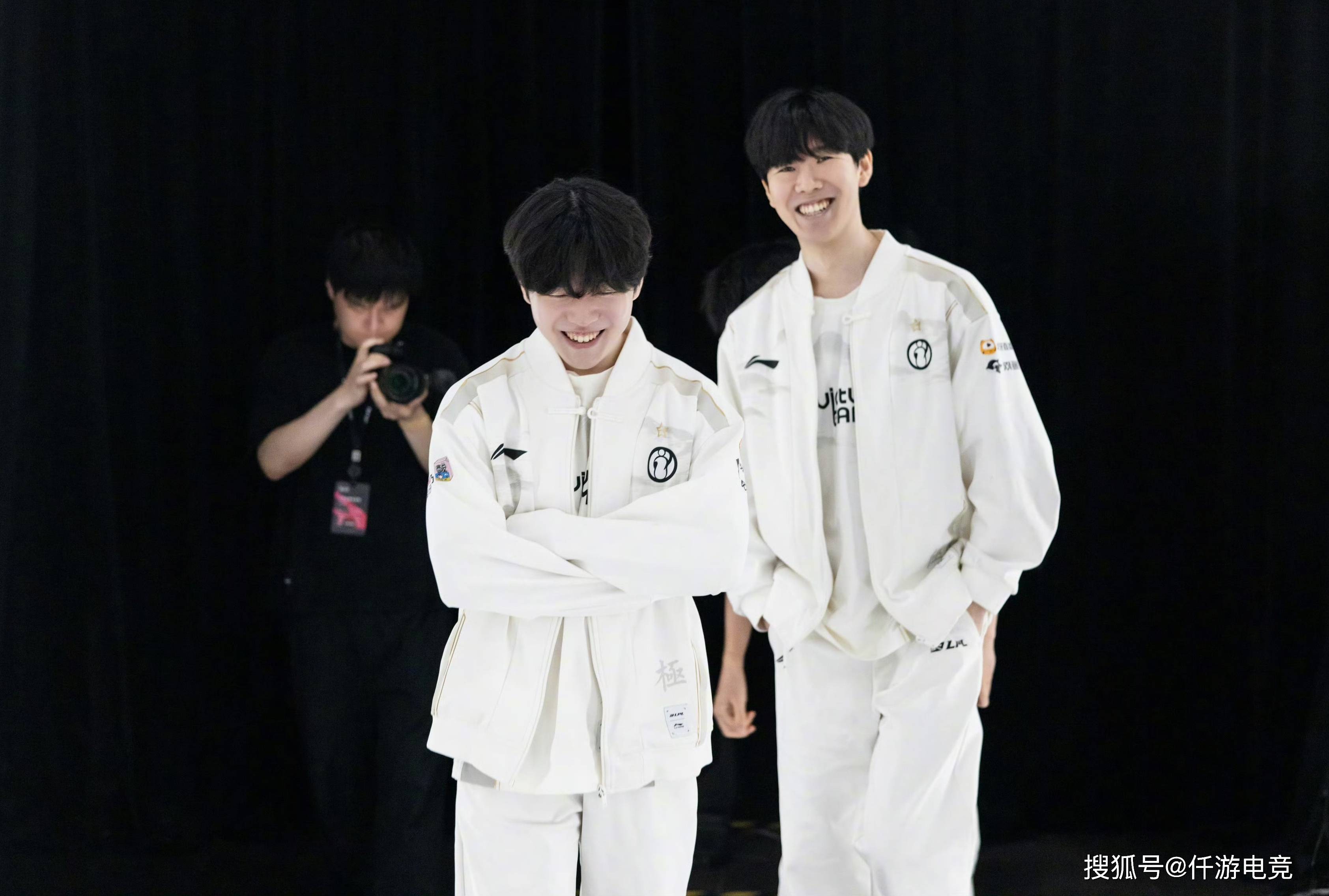 更彰显了勇 更彰显了勇